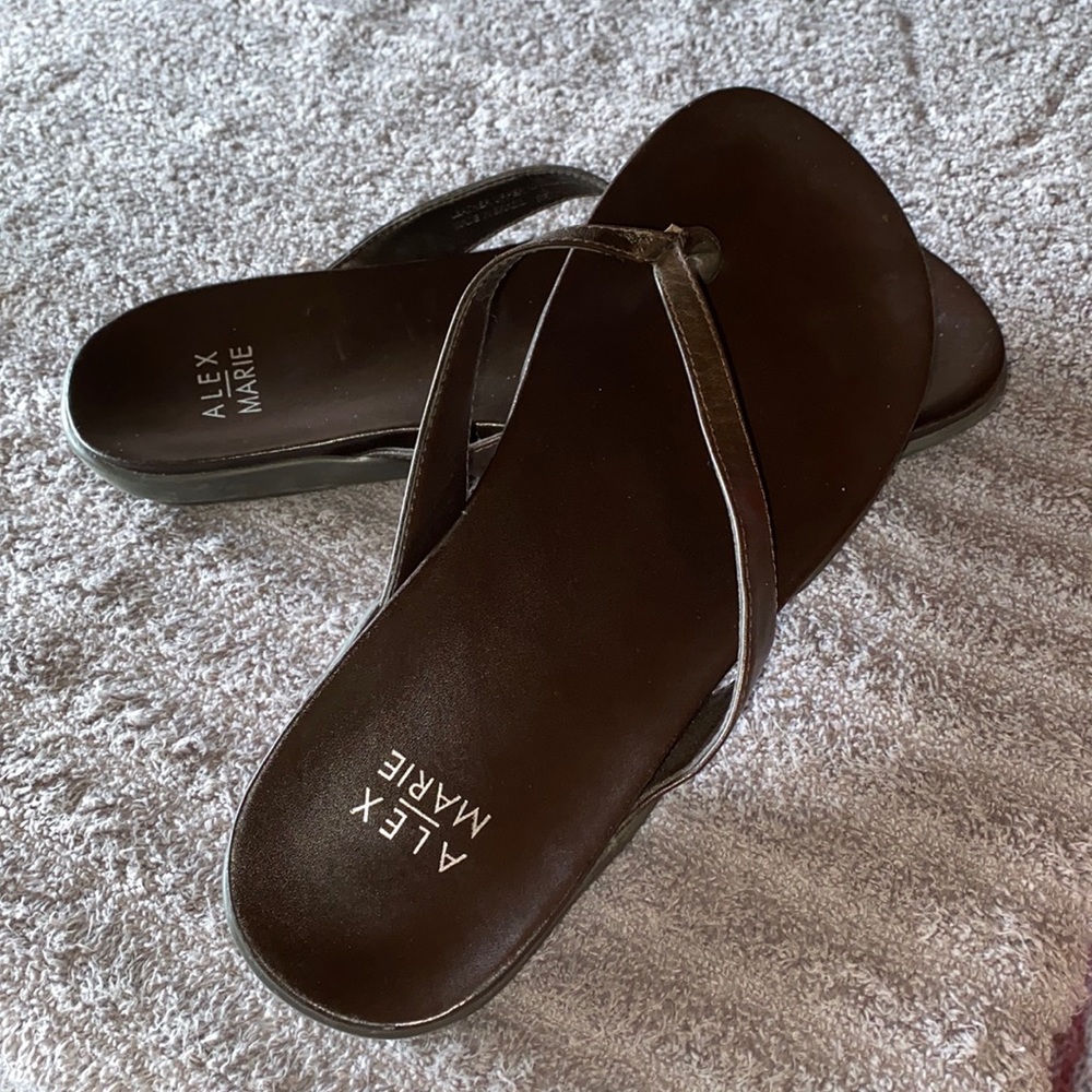 Alex Marie Beach Bash Brown Leather Flat Sandal Flip Flops Size 7